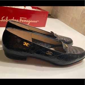DESIGNER Salvatore Ferragamo black flats size 7.5!